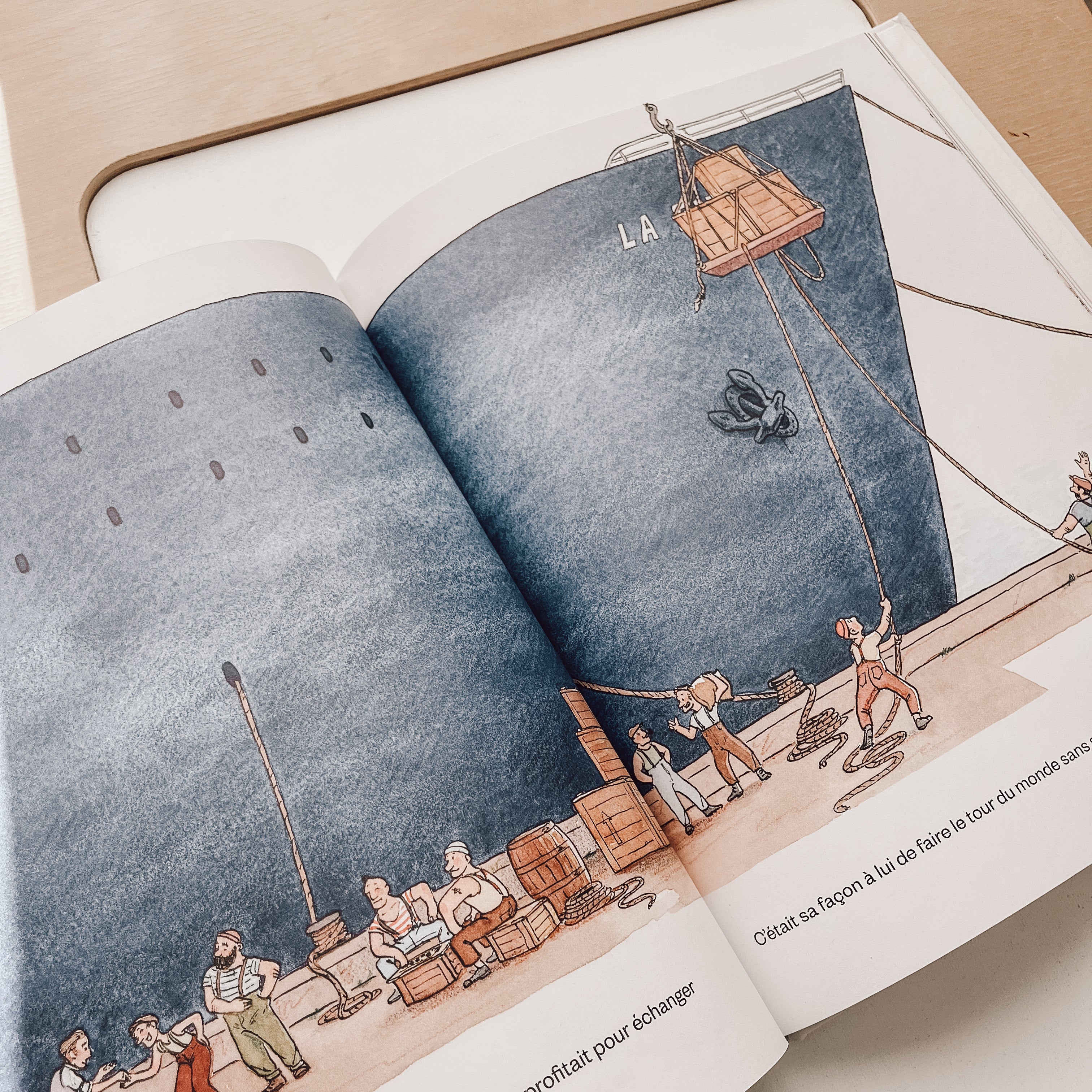Livre d'histoire - La course de petits bateaux