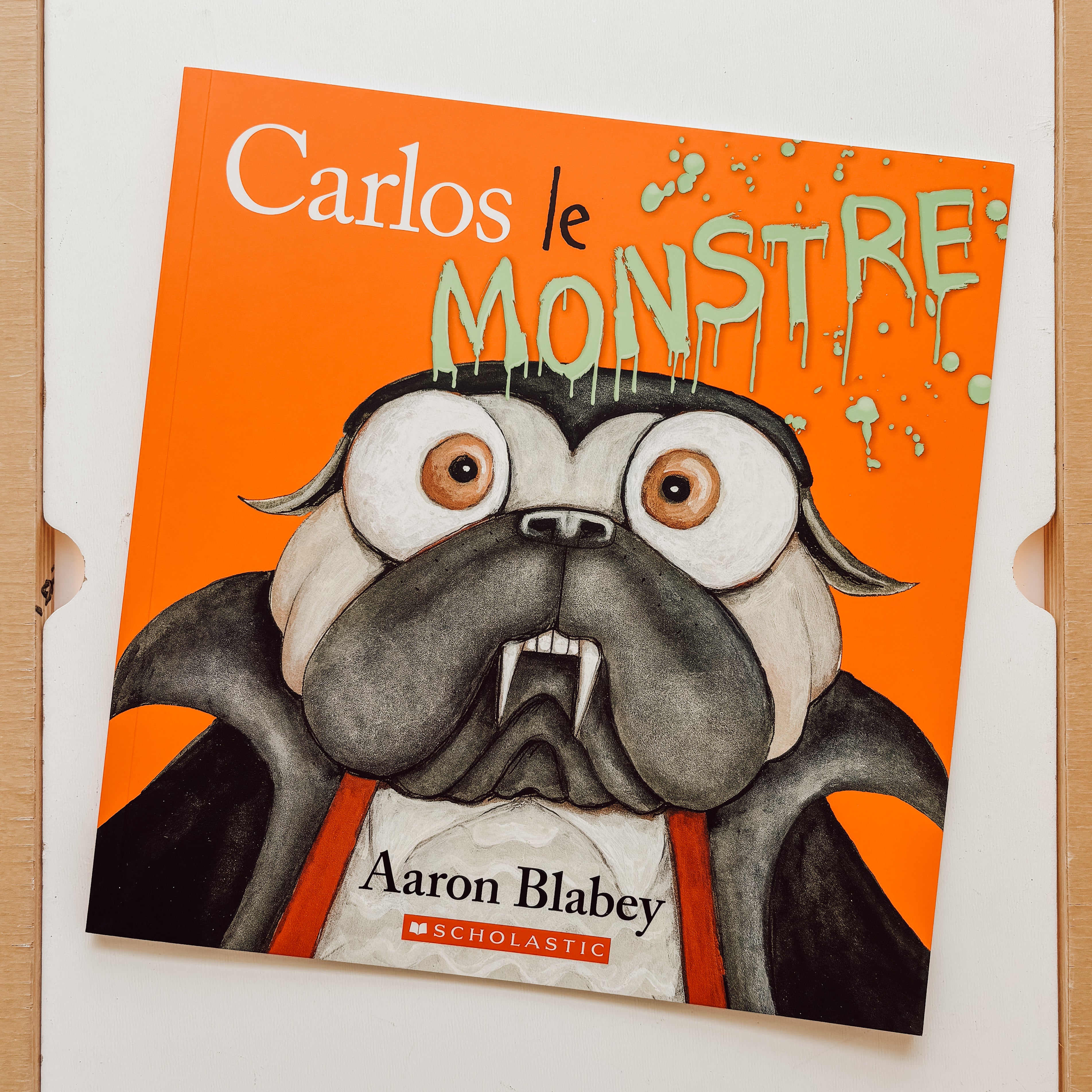 Livre d'histoire - Carlos le monstre