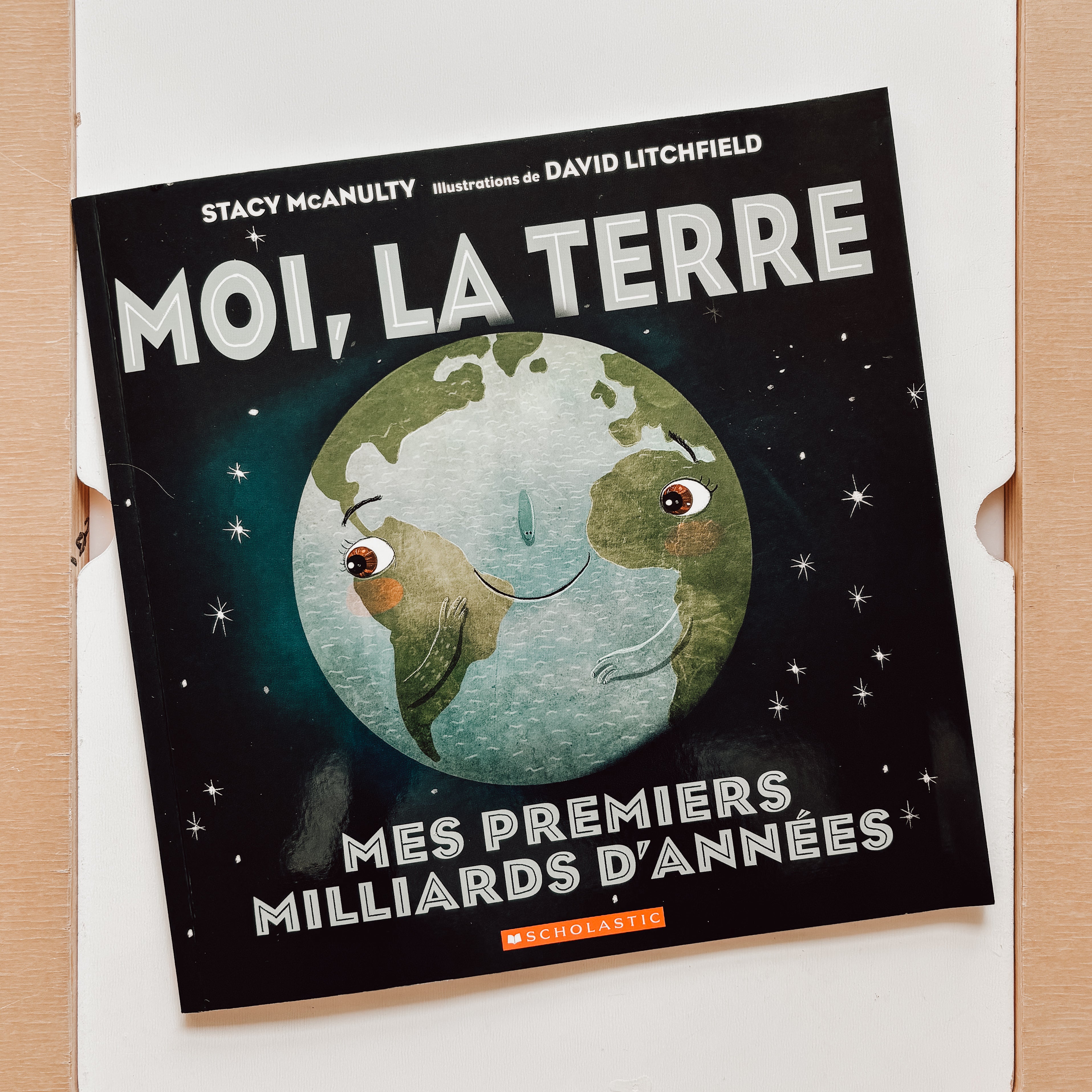 Livre d'histoire - Moi, la Terre