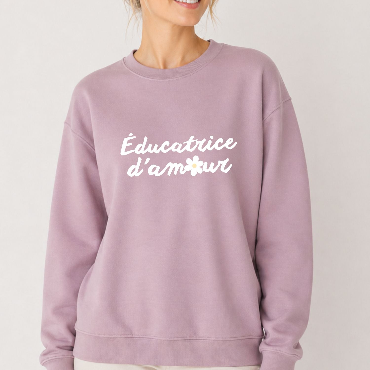 Crewneck pour femmes- Éducatrice d'amour (mauve)
