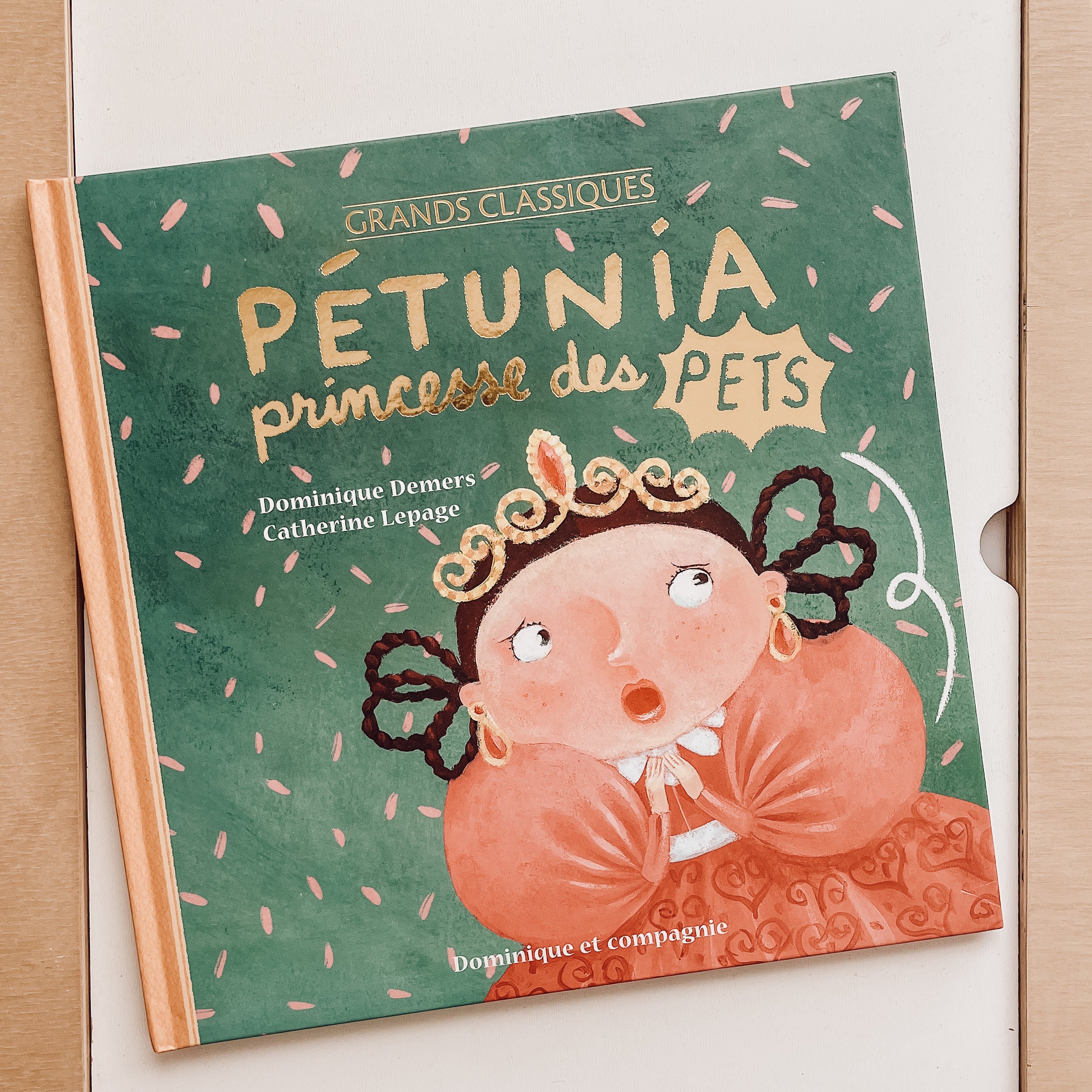 Livre d'histoire - Pétunia princesse des pets