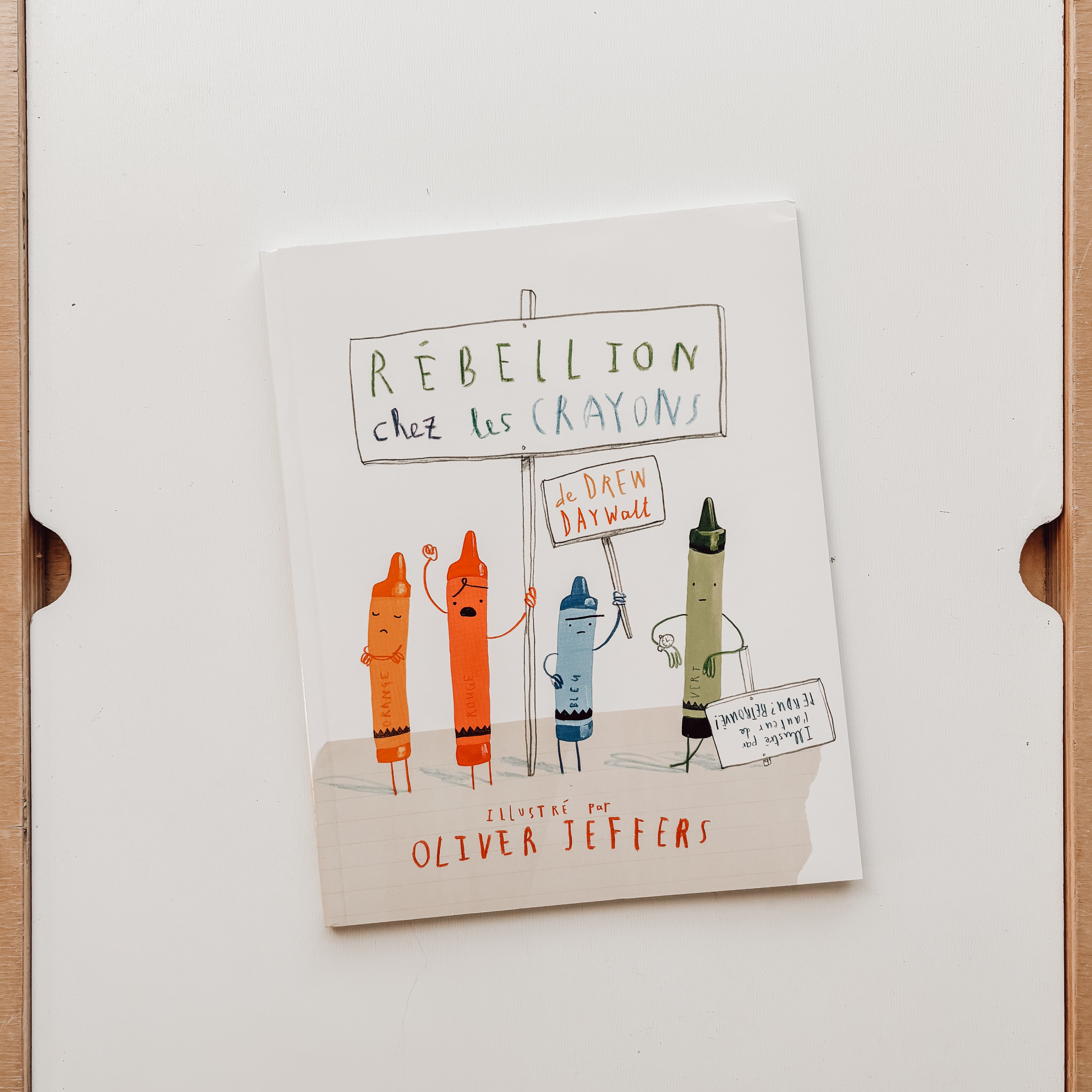 Livre d'histoire - Rébellion chez les crayons