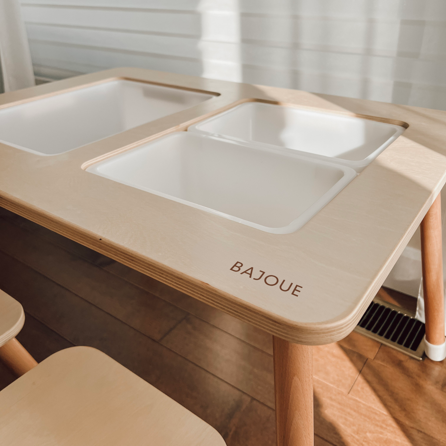 Table sensorielle en bois